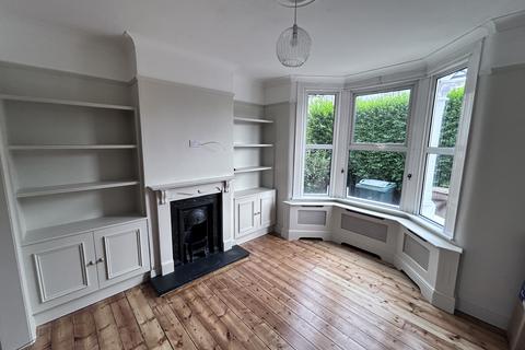 4 bedroom terraced house to rent, Winchester Road, Highams Park, E4