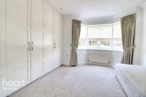 2 bedroom apartment for sale, Chartwell Place, Junction Road, ROMFORD, RM1 3BF