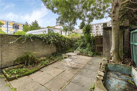 3 bedroom end of terrace house to rent, De Beauvoir Road, London, N1