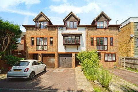 4 bedroom townhouse for sale, Knowle Gardens, West Byfleet KT14