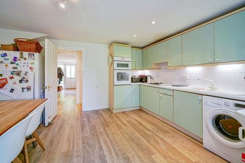 4 bedroom townhouse for sale, Knowle Gardens, West Byfleet KT14