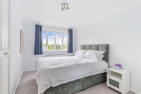2 bedroom flat for sale, St. Annes Rise, Redhill RH1