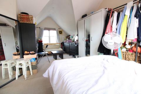 1 bedroom flat for sale, 2, 27 Lesbourne Road, Reigate RH2