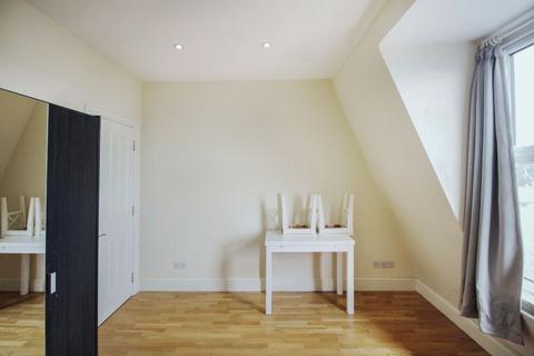 1 bedroom flat to rent, High Road, London, N12