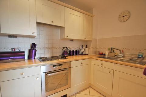 2 bedroom apartment to rent, Hipley Street, Woking GU22