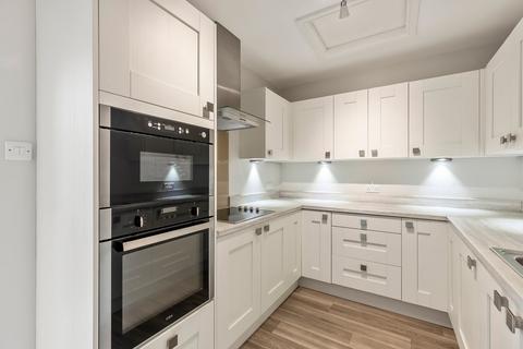 2 bedroom retirement property for sale, Lister Court, Cunliffe Road, Ilkley, West Yorkshire, LS29