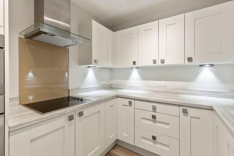 2 bedroom retirement property for sale, Lister Court, Cunliffe Road, Ilkley, West Yorkshire, LS29