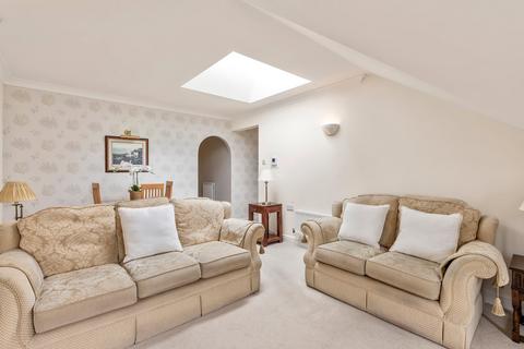 2 bedroom retirement property for sale, Lister Court, Cunliffe Road, Ilkley, West Yorkshire, LS29