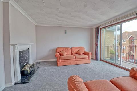 2 bedroom apartment for sale, East Clacton CO15