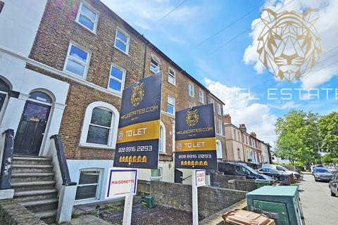 3 bedroom maisonette to rent, Ash Grove, Anerley SE20