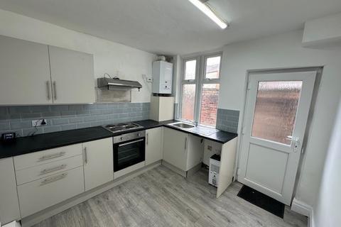 1 bedroom flat to rent, Station Road, Wesham, Lancashire, PR4