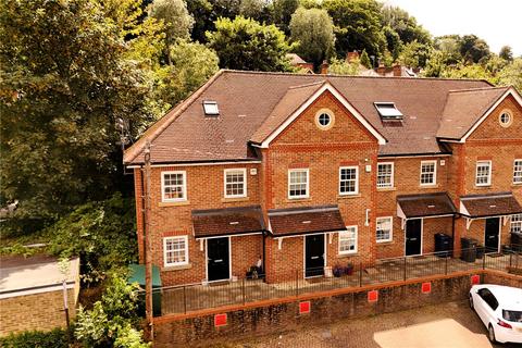 1 Windsor Close, Godalming, GU7 1FG