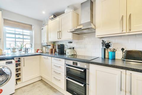1 Windsor Close, Godalming, GU7 1FG