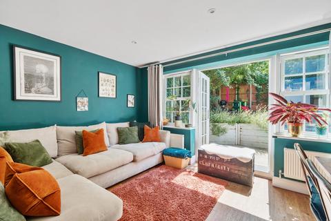 1 Windsor Close, Godalming, GU7 1FG