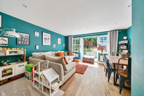 1 Windsor Close, Godalming, GU7 1FG