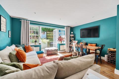 1 Windsor Close, Godalming, GU7 1FG