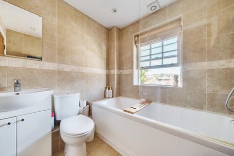 1 Windsor Close, Godalming, GU7 1FG