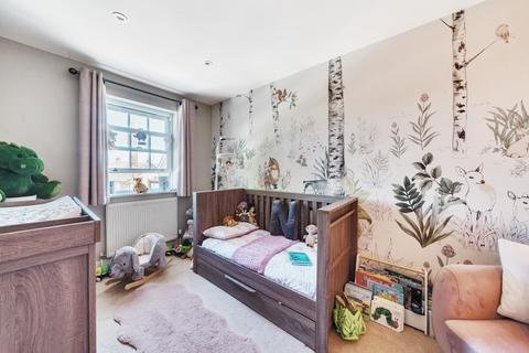 1 Windsor Close, Godalming, GU7 1FG