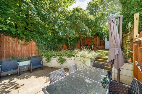 1 Windsor Close, Godalming, GU7 1FG
