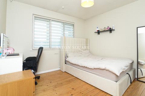 3 bedroom maisonette to rent, Tenterden Drive, London NW4