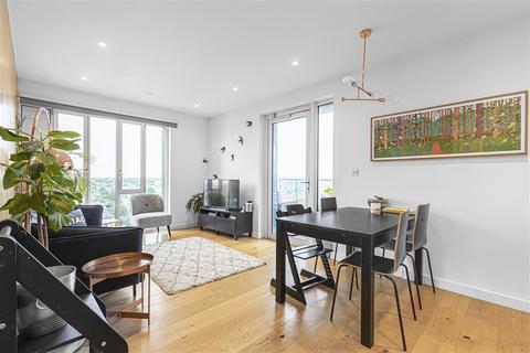 2 bedroom flat to rent, Mapleton Crescent, SW18