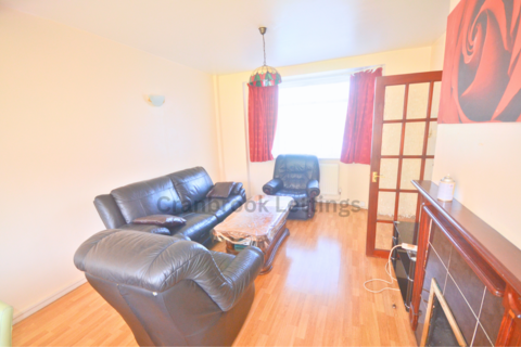 4 bedroom terraced house to rent, Ilford, IG2