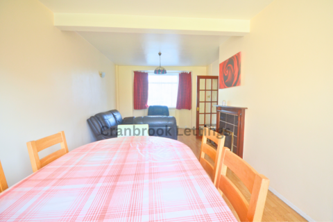 4 bedroom terraced house to rent, Ilford, IG2