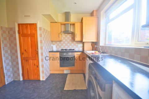 4 bedroom terraced house to rent, Ilford, IG2