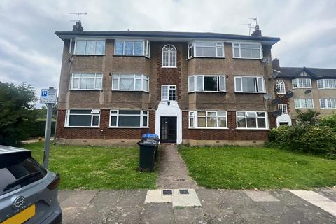 2 bedroom flat to rent, Beresford Gardens, EN1