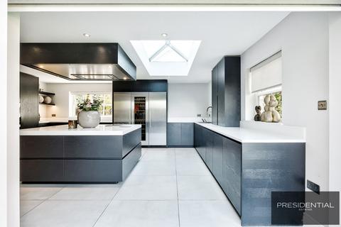 31 Upper Park, Loughton, IG10 4EY