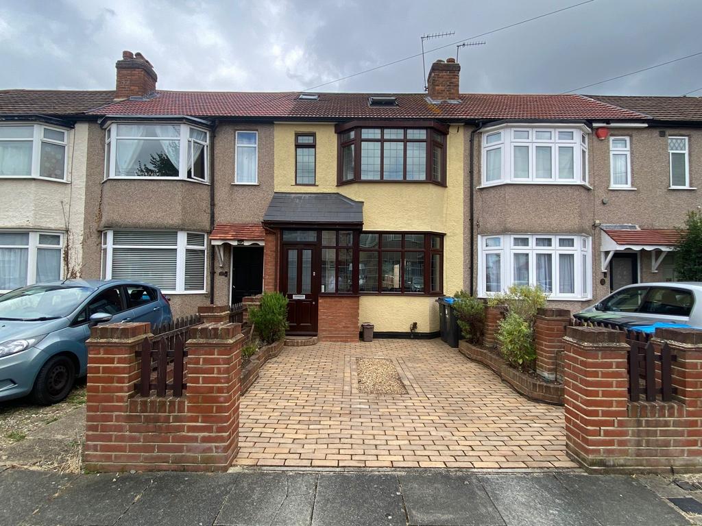 Balmoral Road, EN3 4 bed terraced house to rent £2,200 pcm (£508 pw)