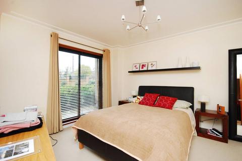 2 bedroom flat to rent, Goldhawk Road, Ravenscourt Park, London, W6