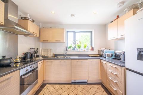 3 bedroom flat to rent, Mornington Close, Colindale, London, NW9