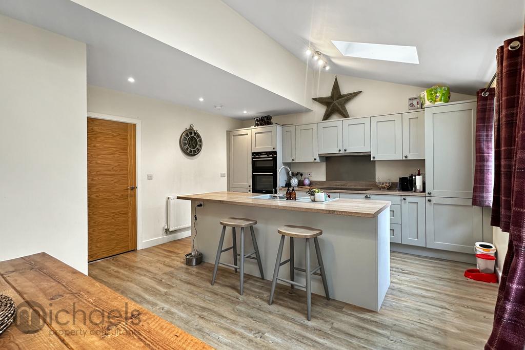 Kitchen/Dining Area