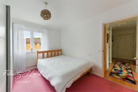 2 bedroom flat to rent, Eastway E9