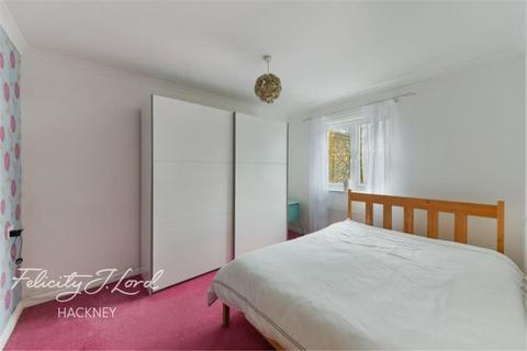 2 bedroom flat to rent, Eastway E9