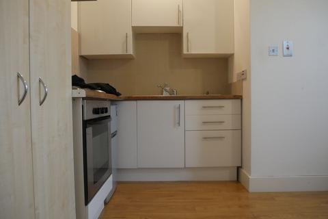 Studio to rent, Ulleswater Road, London, N14