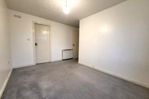 2 bedroom flat to rent, Knightsbridge Court, Langley, SL3