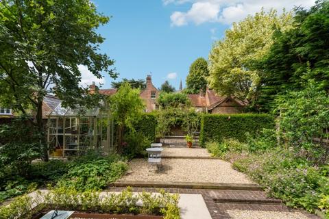 4 bedroom end of terrace house for sale, Church Street, Chesham