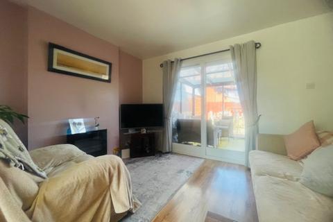 2 bedroom terraced house to rent, Grasby Court, Bramley