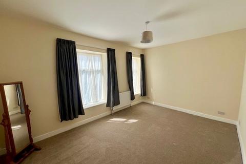 3 bedroom terraced house to rent, Rochdale Road, Greetland HX4