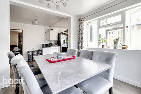 33 Byron Square, Trumpington, Cambridge, CB2 9JL