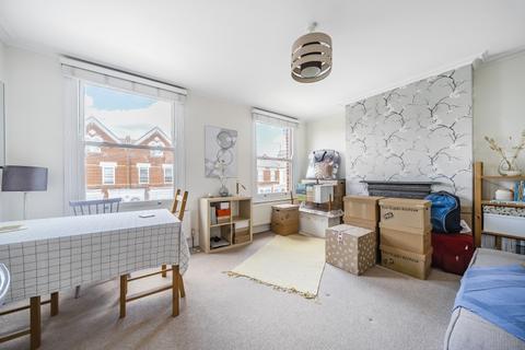 2 bedroom apartment to rent, Burghley Road London N8