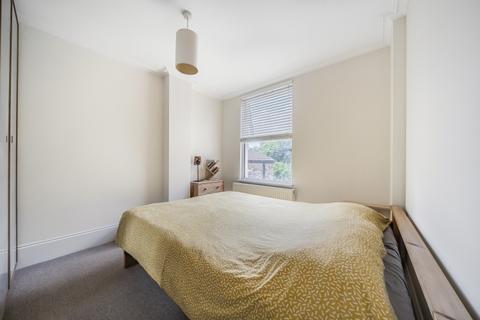 2 bedroom apartment to rent, Burghley Road London N8