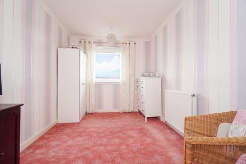 2/2, 40 Heathcot Avenue, Glasgow, G15 8NX