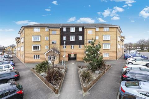 2 bedroom ground floor flat to rent, Heath Court, London SE9