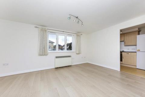 2 bedroom ground floor flat to rent, Heath Court, London SE9