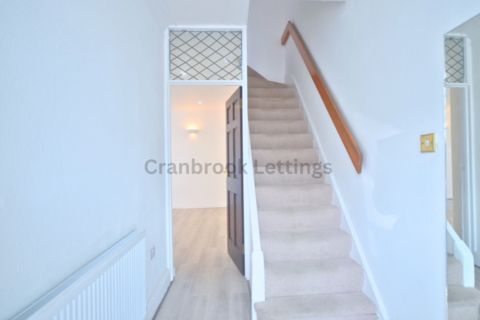 3 bedroom terraced house to rent, Cranbourne Gardens, IG6 1QF