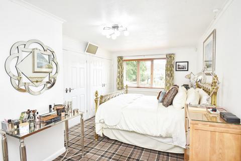 4 bedroom semi-detached house for sale, Norwich Drive, Harrogate