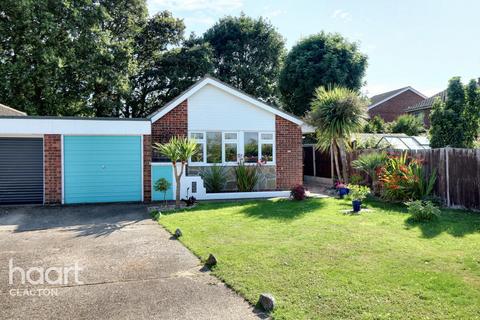 2 bedroom detached bungalow for sale, Thrushdale, Clacton-On-Sea